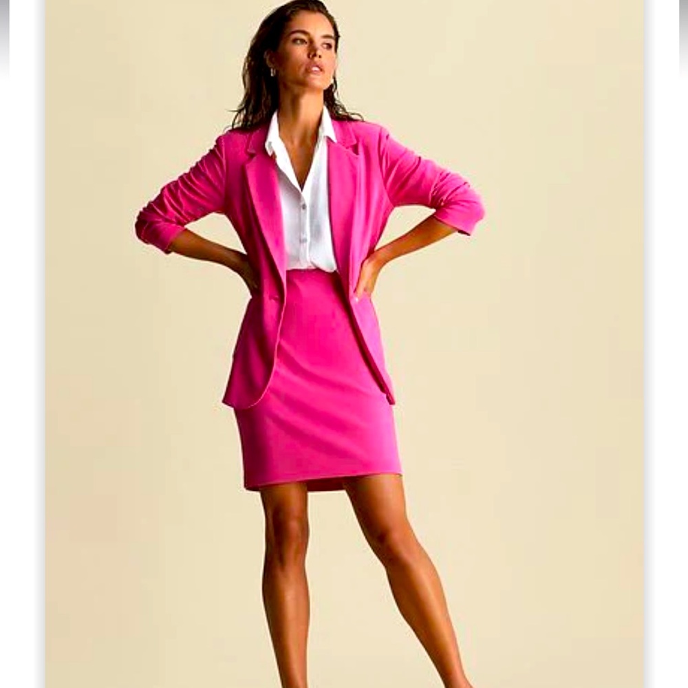 This Joseph Ribkoff blazer is all confidence and bold styling rolled into one.